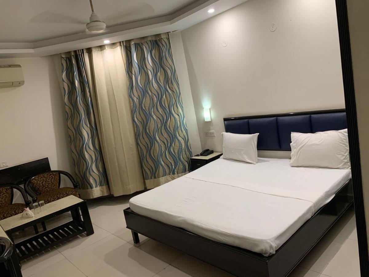 Hotel Raman'S Jagādhri 外观 照片